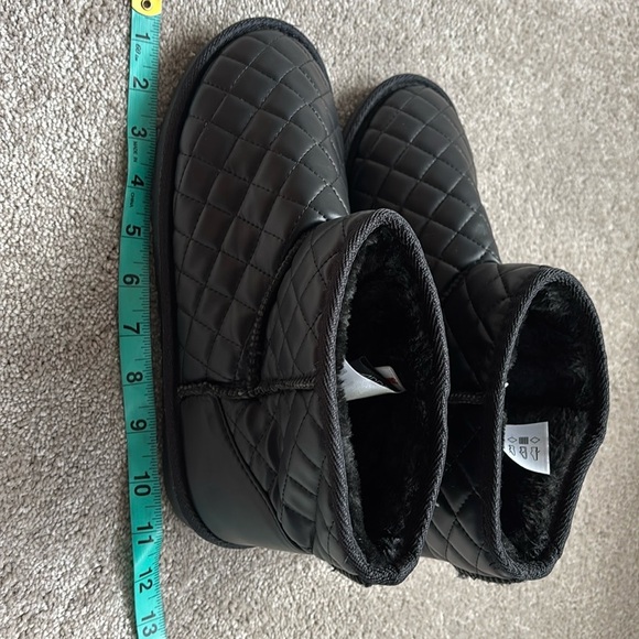 Vegan Leather Comfy cozy fur lined ankle bootie Sz 9 - Picture 9 of 16